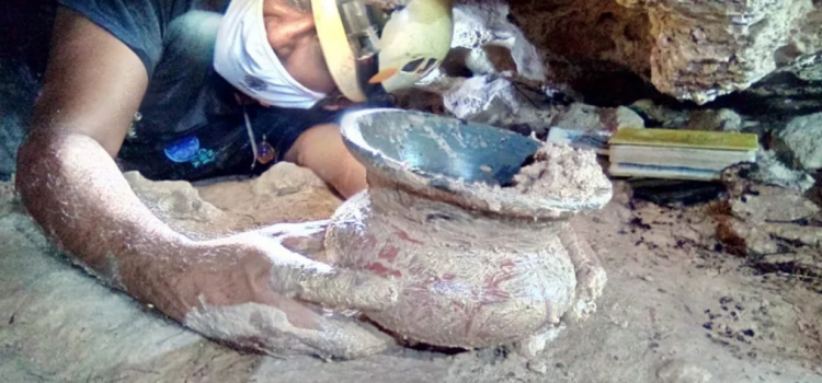 Encuentran tesoro maya en cueva de Playa del Carmen
