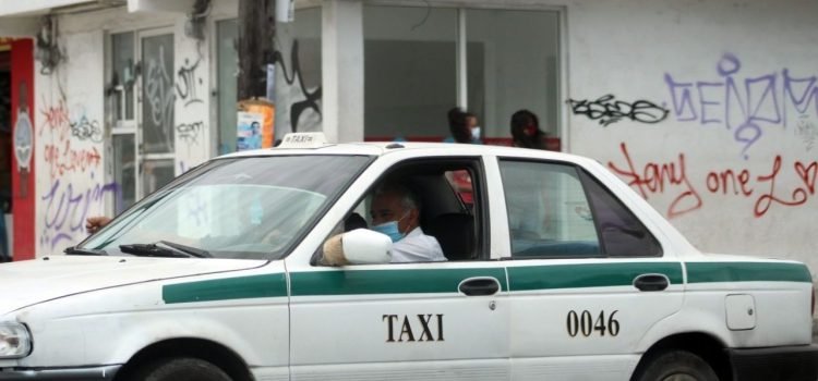 Socios de Uber en Quintana Roo denuncian registro masivo de taxistas en la plataforma