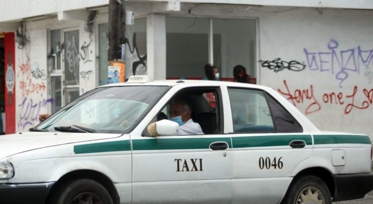 Socios de Uber en Quintana Roo denuncian registro masivo de taxistas en la plataforma