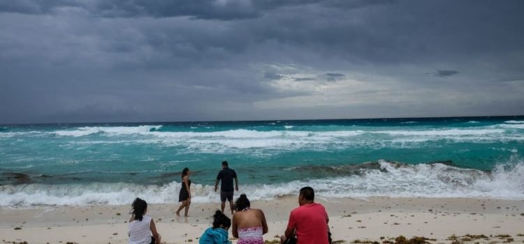 Prepara tu paraguas; se esperan lluvias en Quintana Roo