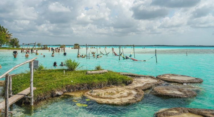 Ambientalistas piden a las autoridades federales proteger estromatolitos y manglares de Bacalar
