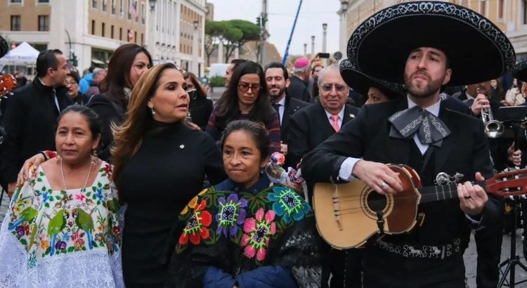 Mara Lezama inaugura muestra fotográfica de la cultura maya en el Vaticano