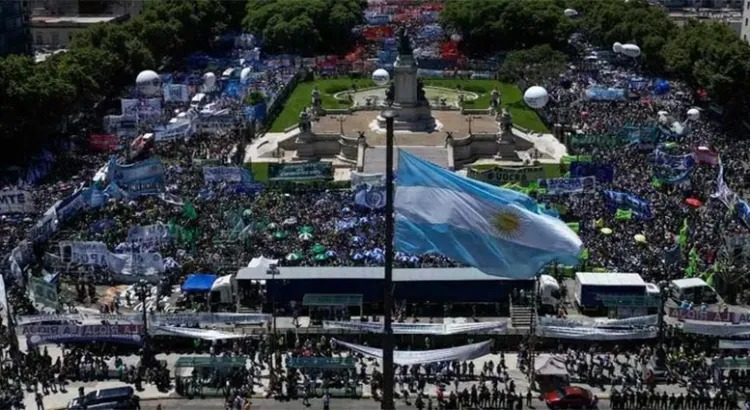 Desquician sindicatos a Argentina
