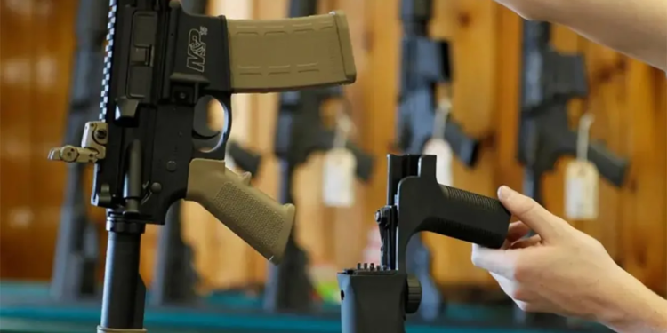 Acepta Juez de EE. UU demanda de México contra distribuidores de armas en Arizona