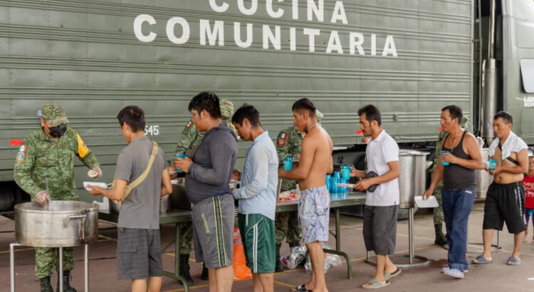 Cocina Comunitaria del Ejército ofrece hasta 7 mil 500 comidas al día en Tulum