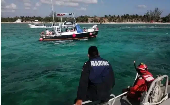 Hundimiento de embarcación turística deja un muerto en Cozumel