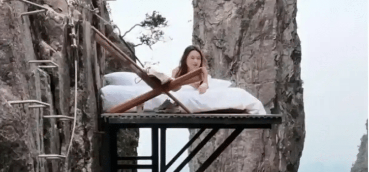 Dormir al borde del abismo: la nueva atracción turística Dormir al borde del abismo: la nueva atracción turística