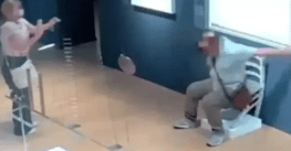 Turista destruyó obra de arte al sentarse en ella para la foto