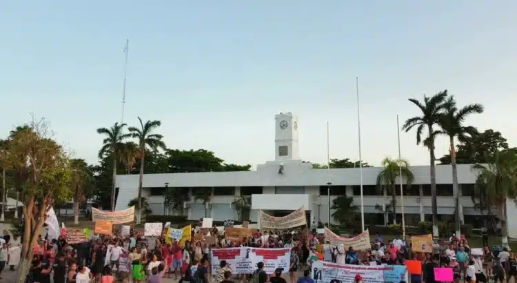 Solicitan al gobierno de Cozumel que niegue permisos para cuarto muelle de cruceros