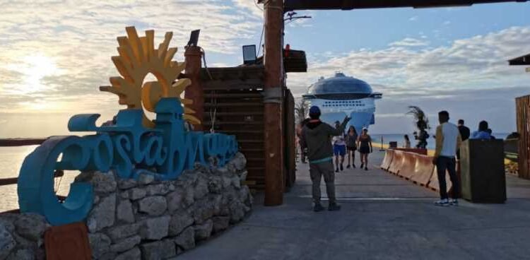 Cofece autoriza la adquisición de Royal Caribbean del puerto de Mahahual por 220 mdd