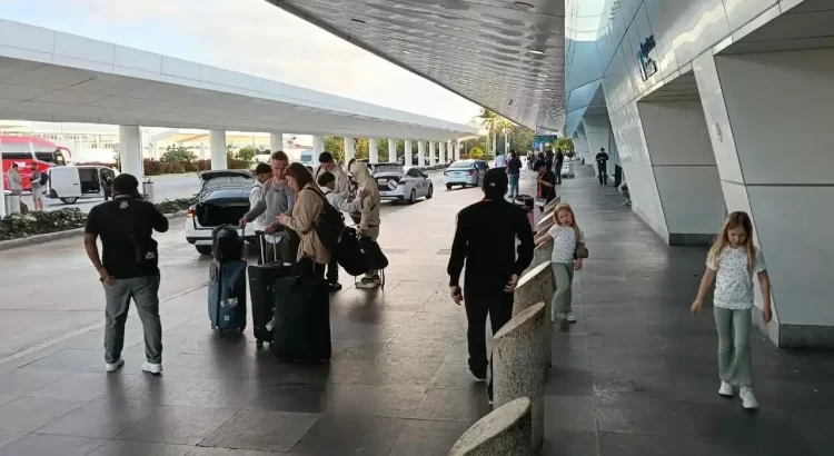 Falta de asientos de avión y sargazo, principales retos de la hotelería en QRoo