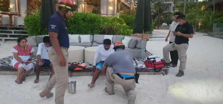 Siete personas sobreviven a volcadura de lancha en Tulum Siete personas sobreviven a volcadura de lancha en Tulum
