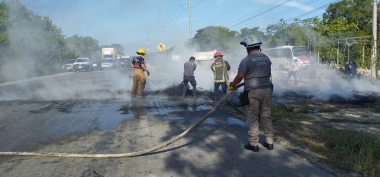 Habitantes de QRoo bloquean la carretera federal 307 por desalojos