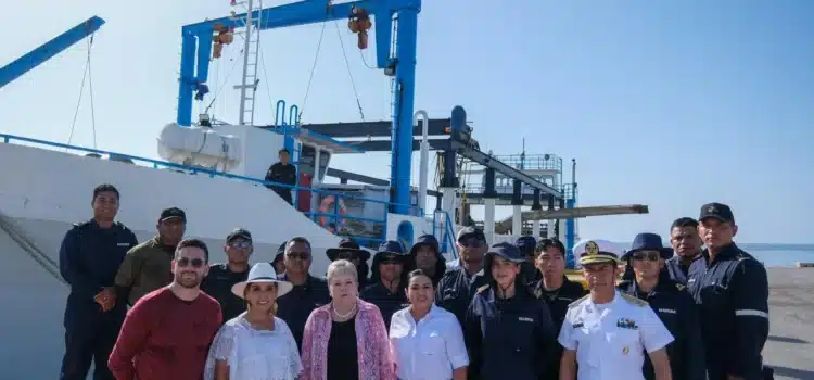 Supervisan estrategia integral contra el sargazo a bordo del buque ”Natans”