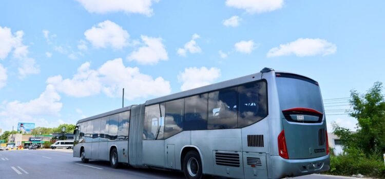 Inician pruebas de autobuses articulados en Cancún; amplían rutas en Chetumal
