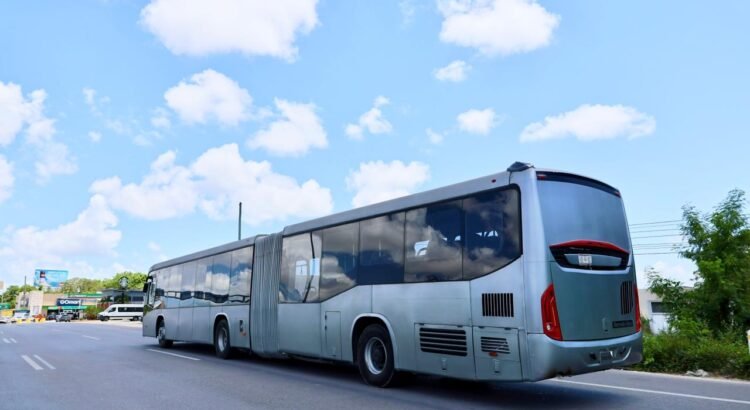 Inician pruebas de autobuses articulados en Cancún; amplían rutas en Chetumal