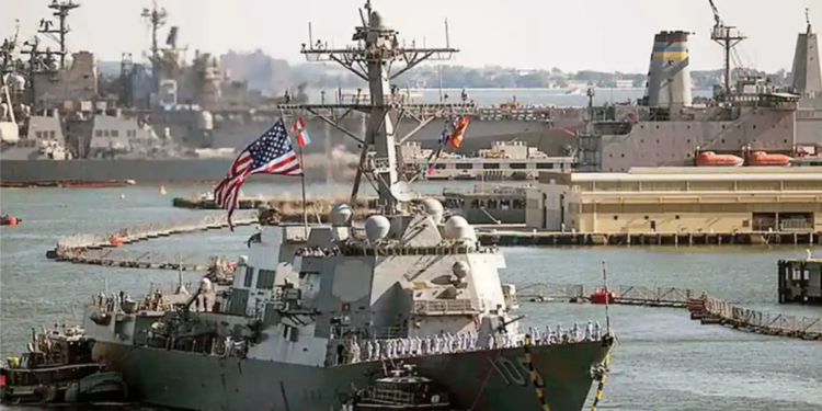 Se acercan buques de guerra de Estados Unidos a costas de Venezuela