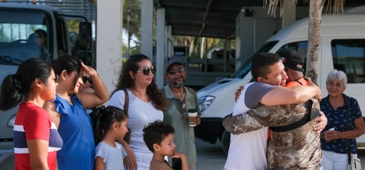 Regresan a casa capitanes rescatados en altamar; quedaron a la deriva cuando iban a Isla Mujeres