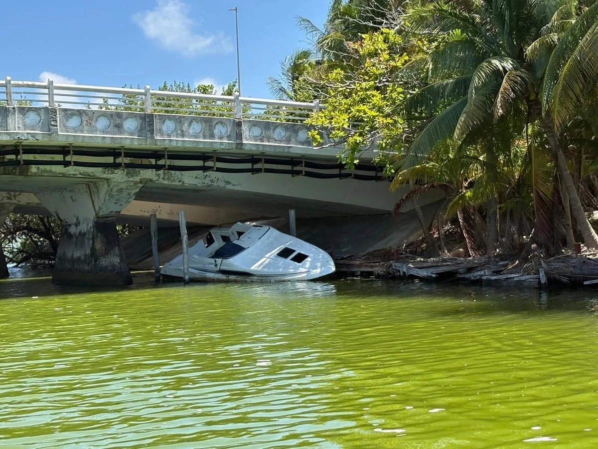 Retirarán 50 embarcaciones abandonadas y hundidas de la laguna Nichupté de Cancún